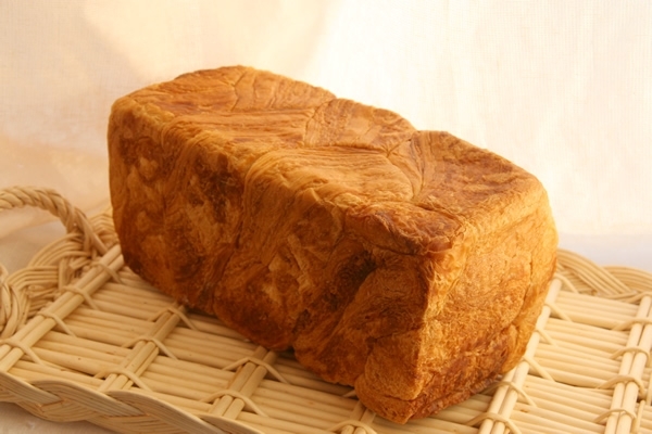 この世にない食パンをめざしましたMIYABI食パン「高級デニッシュ食パン「雅 MIYABI」の販売を本日より始めました。」