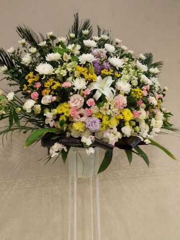 お通夜のスタンド花「お通夜のスタンド花お届けいたしました。　　【札幌市北区太平のお花屋さん　花だより】」