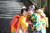 「問屋町レンタル着物　ロケ撮影　七五三　最上稲荷でロケ撮影　かわいい姉妹の撮影です」