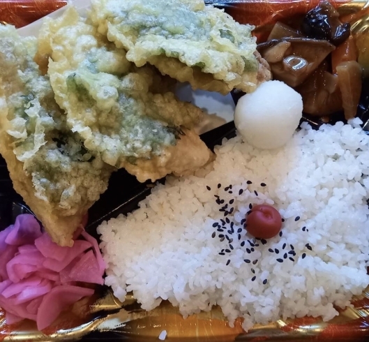 日替り弁当　アジの梅シソ巻き天ぷら「一魚一会　明日の幕の内弁当は「チキンソテー明太クリーム」」