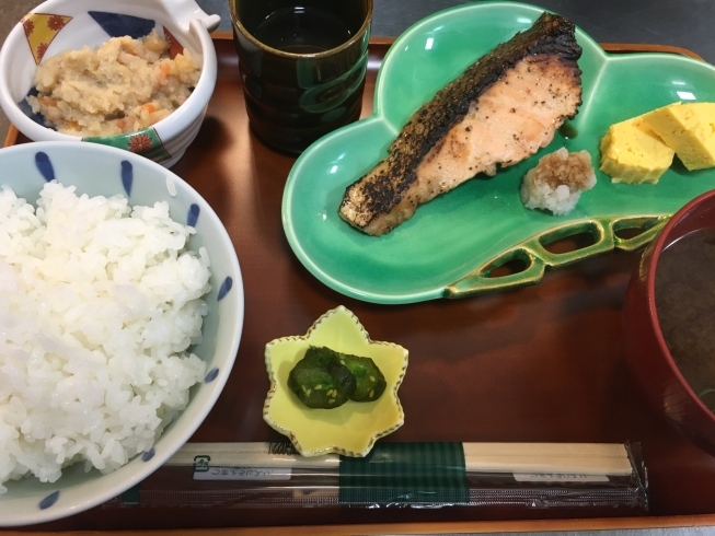 焼魚定食　800円（サーモンの西京焼き）「焼魚定食」