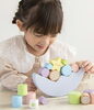 ドリーミィムーンで遊ぶお子様「インテリアにも可愛い知育おもちゃ『ドリーミィムーン』🌙」