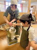大豆を潰していくよー「味噌作り！」