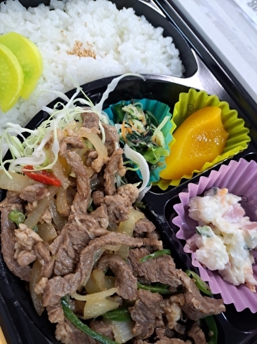 「今日の店頭販売、日替わり弁当♬」