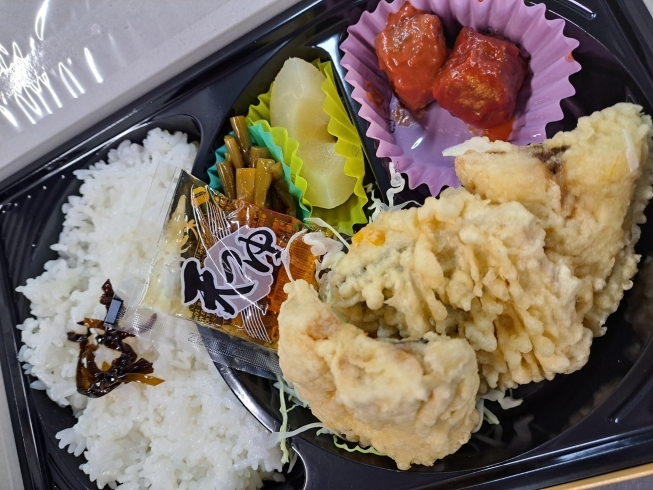 「今日の店頭販売、日替わり弁当♬」