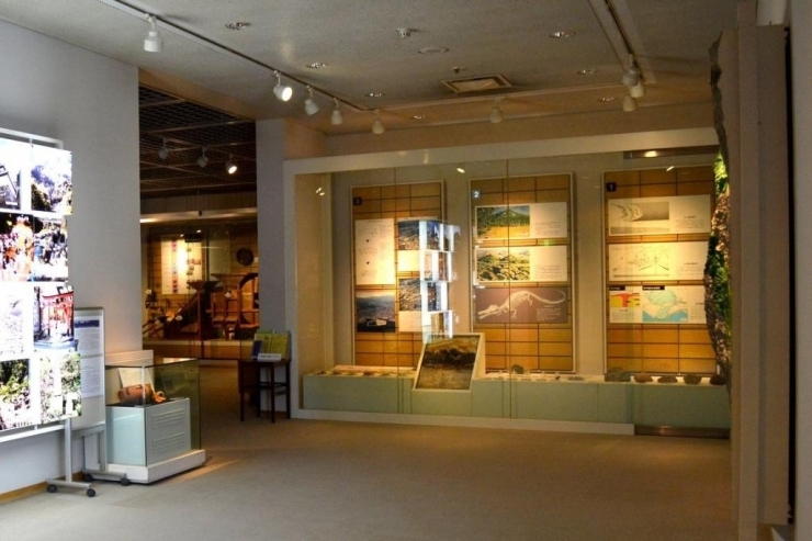 展示室のエントランスには、古代から昭和にかけての西宮の変遷、西宮の名所や伝統的な催しが紹介されています。