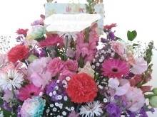 シャトレーゼが尾道市新浜にOPEN！　ケーキ屋さんの店内にあう可愛くて華やかな御祝のお花