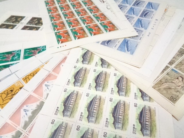 「伊丹市桜ケ丘からご来店。記念切手のお買取りです。切手を高く売るなら、おたからやJR伊丹店まで！」