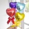 名前をプリントしたスティック付きバルーン「結婚式の前撮りアイテムにもオススメ！お名前が入ったスティック付きバルーン 出雲市姫原 バルーン おむつケーキ 誕生日 飾り付け」