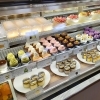 ホワイトデーの魔法洋菓子店ソルシエのショーケース「本気のショーケース | 魔法洋菓子店ソルシエ」