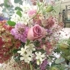 華やかなミックスカラー、シックなモノトーン、ニュアンスカラーなどのお花を、イメージに合わせておつくりします！