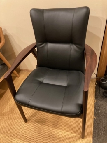 ダイニングチェア「ソファにかけているような椅子　家具のことなら何でもご相談ください　札幌の家具・インテリア専門店『彩工房畑山』」