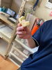 あんこ最中だと思いかぶりついた吉田さん。「最中の中身はなんじゃろな？？」