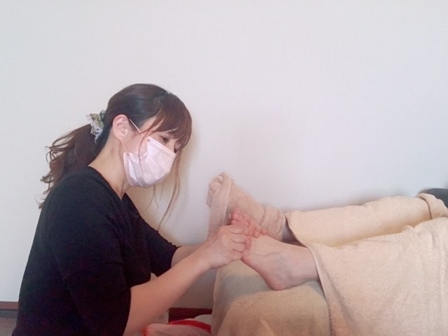 「足を整えることで身体が整いますよ　岡山市南区リラクゼーションサロン」