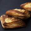 「Toshi Yoroizuka監修パン販売中」