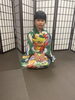 ７歳の女の子　正座をしてくれて撮影「問屋町レンタル着物　七五三　秋のお問合せ　ご予約をいただいております」