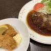 和牛を使ったハンバーグにトッピングで牡蠣フライ（2個）