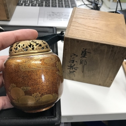金蒔絵の香炉を高価買取「北海道全域・札幌市内で骨董品や茶道具を売却するなら「買取専門店 くらや 札幌西店」へ！出張買取も可能です。」