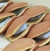 できたて餅入抹茶どら焼きです「新茶の季節、抹茶どら焼きですよ」