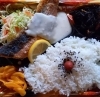 「明日の日替り弁当は鮭のソテークリームソース」