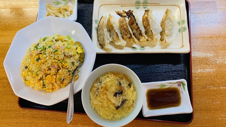 焼き餃子とチャーハンセット 卵スープ付きます。「福来たる人気セットです。」