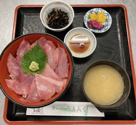 マグロ丼　税込1600円「マグロ丼」