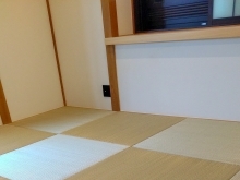 琉球畳　大分県国東で栽培、収穫後半動力による手織りされた「青表」を半畳の畳床に巻きつける様に縫い付けた日本国産琉球畳の施工いたします！当店は日本国産畳材料を使用した畳の施工にずっとこだわります。