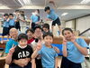 石黒ヨンペイくんを囲んで記念撮影「第8回ヨンサンぽ！　★英会話と体操のコラボ教室（堀切、お花茶屋、綾瀬、亀有、小菅）」