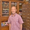 『しろいガチャ』を紹介する「なし坊」を見て彫ったゴルフボールなし坊ファミリー
