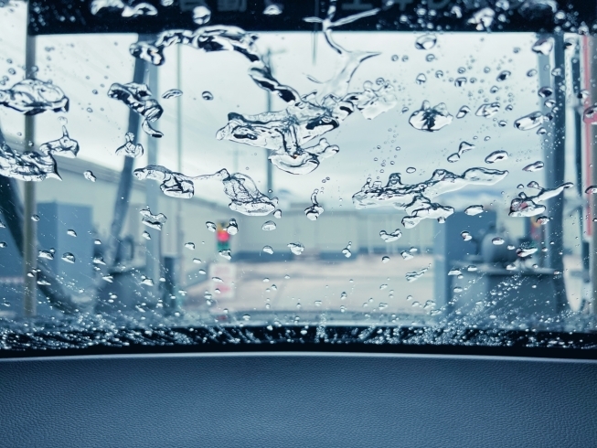 雨粒も、見方によっちゃキレイやな。笑「負けないで。【京都市南区・板金・塗装・自動車・カーラッピング】」