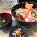 「にぎりずし魚魚」の海鮮丼