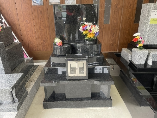 「デザイン墓石「まど花」展示しました‼️【滋賀✖️東近江✖️石材店✖️墓石✖デザイン墓石】」