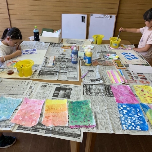 せっせと色塗り　それぞれの個性があらわれます✨✨「八千代市　絵画造形教室　月の子６月の活動　および７月の予定」