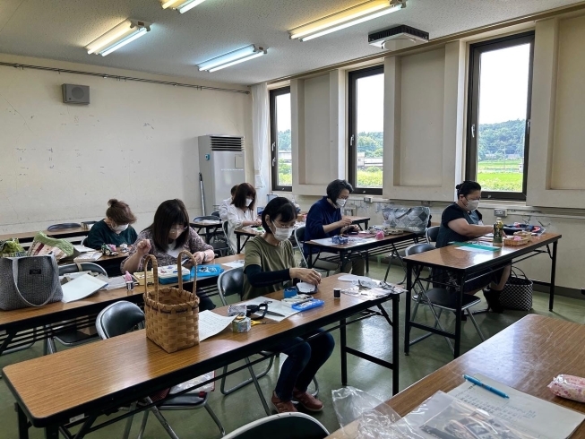 鶴枝公民館の今回のレッスンは、ミニポーチ作り「【ハワイアンパッチワーク教室】」