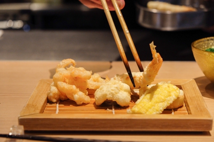 ランチでも揚げたての天ぷらがあつあつ食べれます。「初めてのニュース」