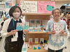 「JR上野駅外で笑顔で販売！大野隆司さん★あけてケロン＆新作絵本『あいうえおすもうさん』（うぐいすあん・ひげかえる）2023年6月25日（日）」