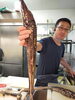 八角を開きで焼きます!「巨大な八角だよ〜!」