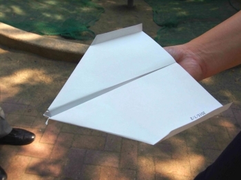 滞空時間が世界一長い紙飛行機を実際に飛ばしてみた 大人も楽しめる夏の自由研究 まいぷれ 横浜市神奈川区
