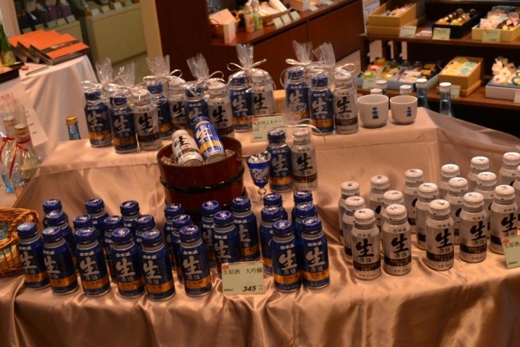 2015年2月に商品化され、販売が開始された生原酒。<br>白ボトル缶：生原酒本醸造<br>青ボトル缶：生原酒大吟醸
