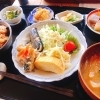 身体が喜ぶもちもちの寝かせ玄米とやさしいおばんざいが並ぶ定食 | 特派員が実食レポート！ 出雲・雲南のおすすめランチ♪| まいぷれ[出雲]