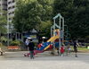 自分で作った工作を飛ばしています「実験と工作、夏期講習」