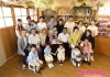 四世代そろってお祝いの大家族写真♪「家族の歴史・記念に残る写真は宝物」