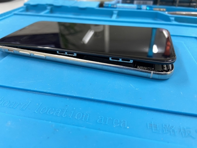 iPhoneX画面・バッテリー修理「バッテリー膨張で画面も故障！？」