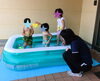 「みんなで水遊び～♪」