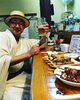 居酒屋カウンターにて「暑中お見舞い申し上げます」