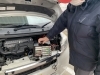バッテリー点検の様子「お盆前に車の点検はいかがですか？【新潟市/ENEOS/車点検】」