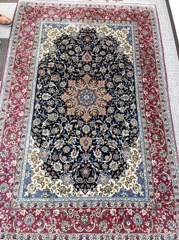 およそ100万円以上した絨毯「ペルシャ絨毯は専門家へ。　買取専門店 おたからや 土気店」