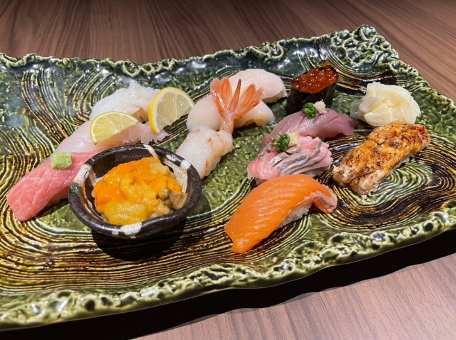 旬の特選握り１２貫　お椀付き　¥5,500「小樽　贅沢寿司」