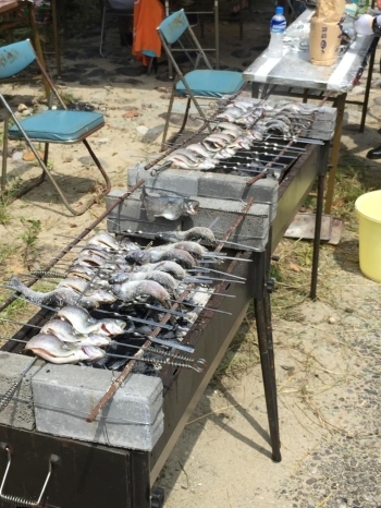 炭焼きのニジマス！　美味しそうなにおいが漂っています＾＾