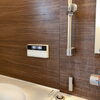 お掃除前の浴室の壁です「🛁お風呂の水垢でお困りのあなたへ🌿お風呂掃除のコツ、教えます! 【おそうじ本舗 習志野鷺沼店】」